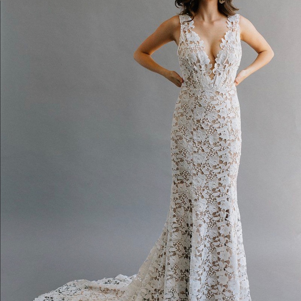 Laudae "Bloem" gown; nude lining; size 8